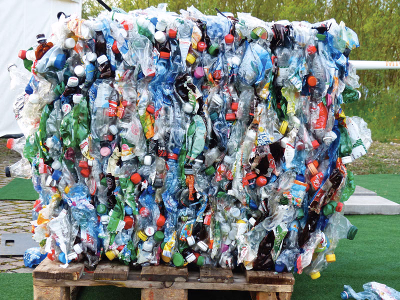 ¿Cuáles son los beneficios de reciclar y reutilizar el PET?