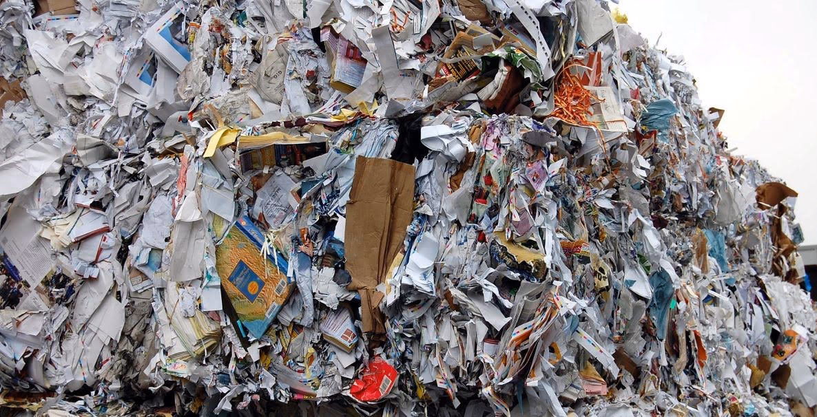 ¿Qué es la descontaminación de material reciclado?