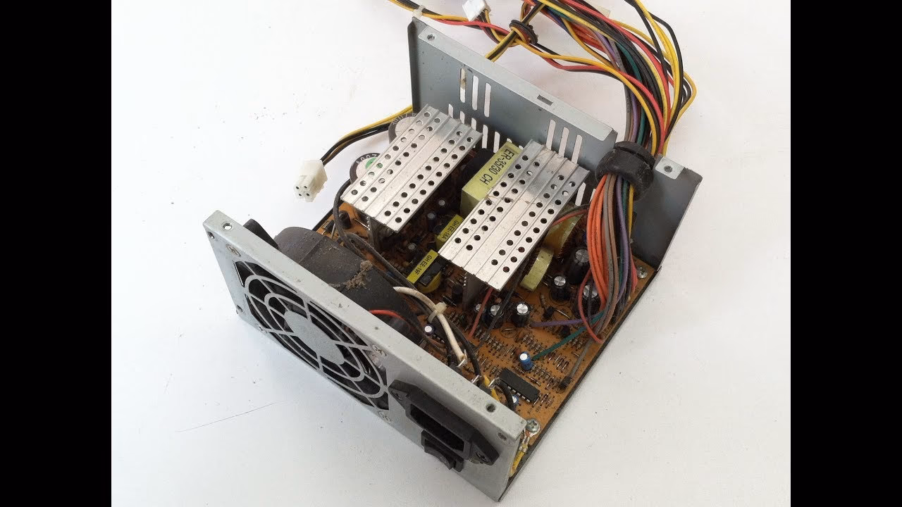 ¿Cómo cambiar el voltaje de una fuente de alimentación?