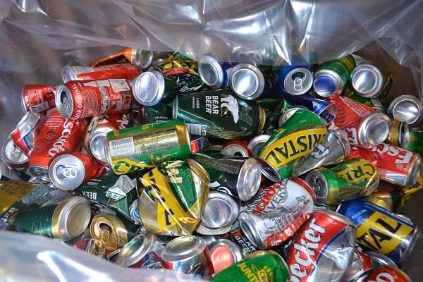 ¿Qué hacer con las latas recicladas?