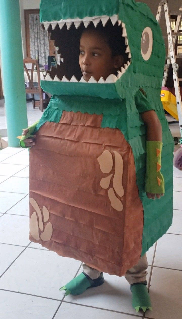 ¿Cómo conseguir un disfraz de dinosaurio casero?
