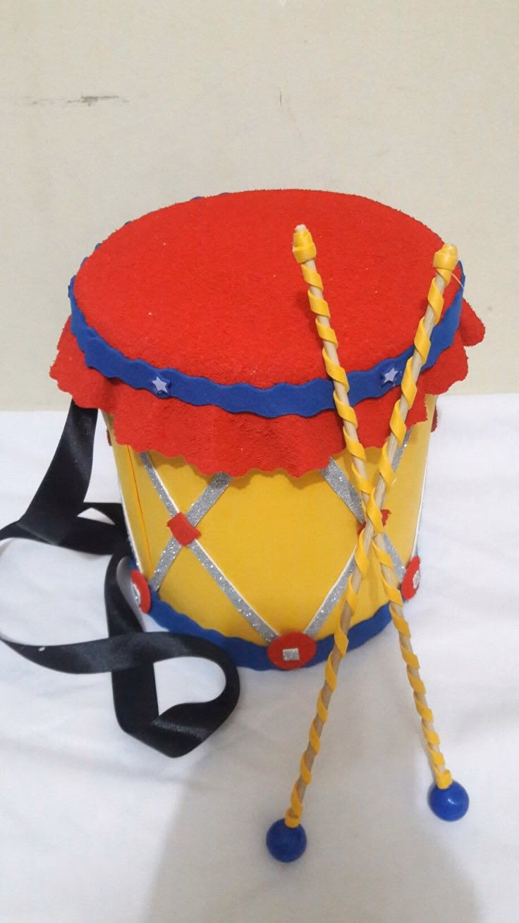 ¿Cómo construir un tambor con materiales reciclados?