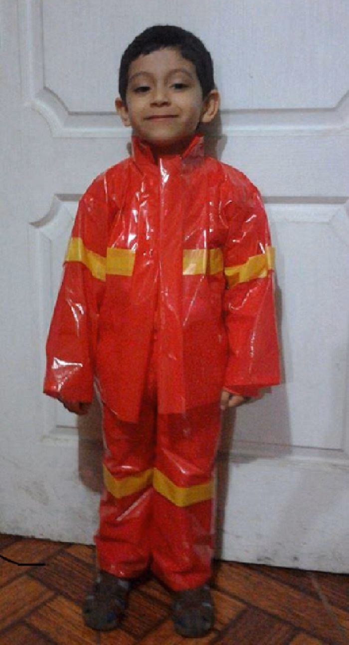 ¿Qué deben hacer los bomberos después de vestirse rápidamente?