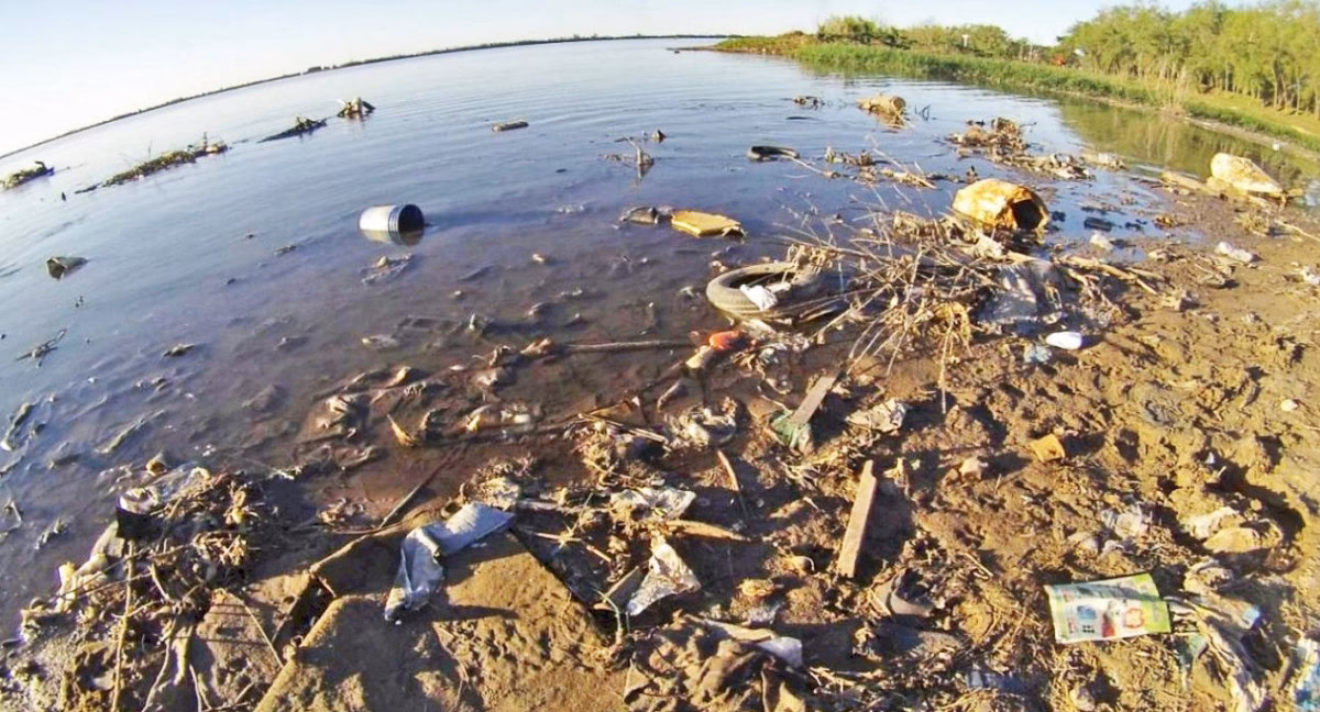 ¿Dónde están las basuras plásticas en el río Paraná?