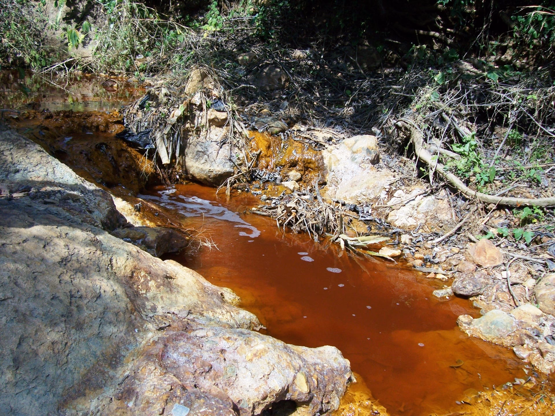 ¿Qué problemas de salud causa la contaminación del río Chayanta?