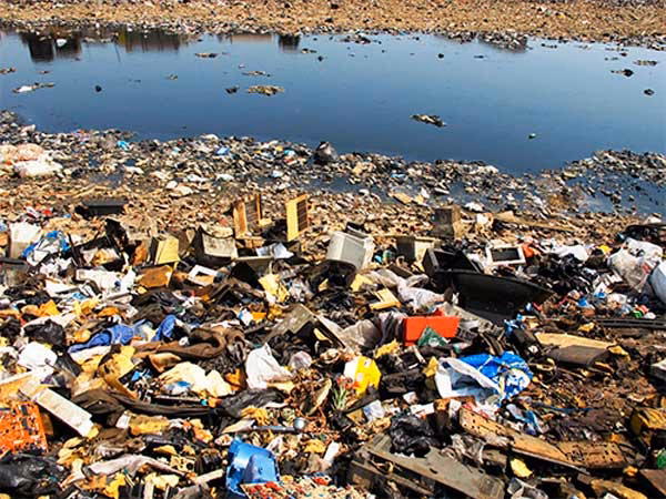 ¿Cómo afecta la basura electrónica a los ríos?