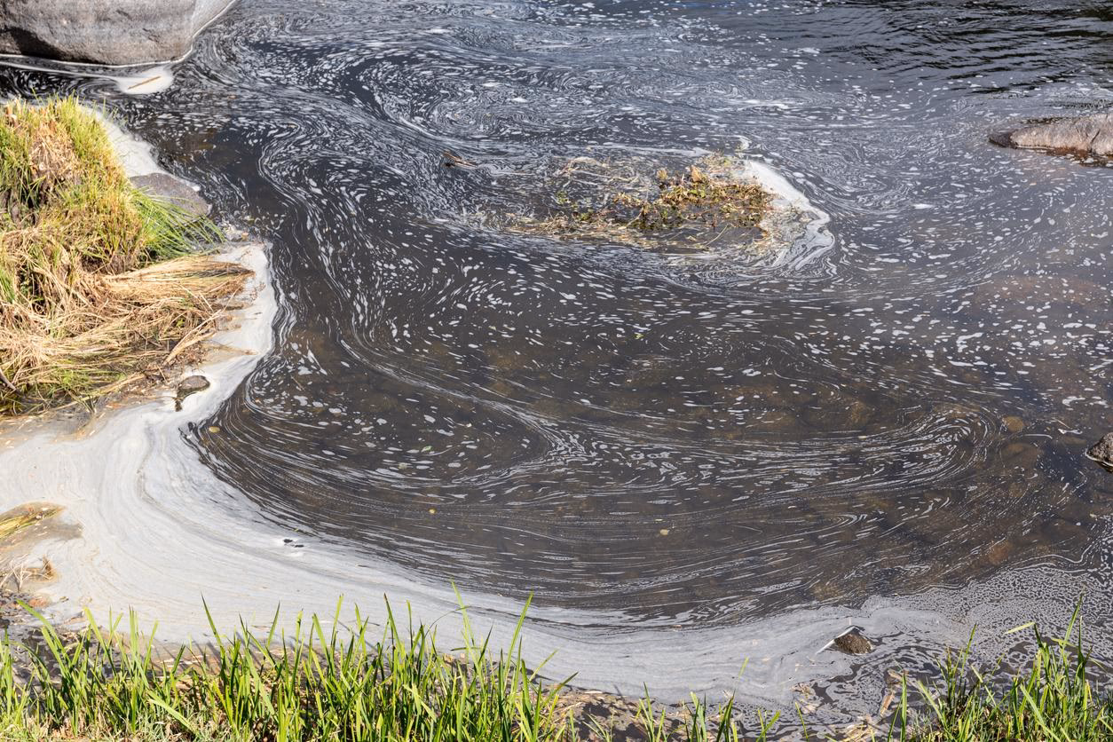 ¿Por qué las aguas españolas son susceptibles a acumular plásticos?