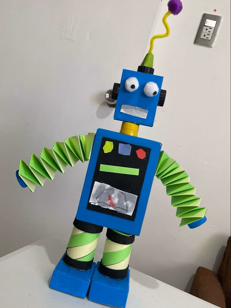 ¿Cuáles son los beneficios de construir un robot con material reciclado?