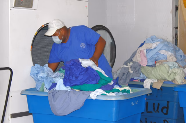 ¿Cuáles son los riesgos de la ropa hospitalaria?