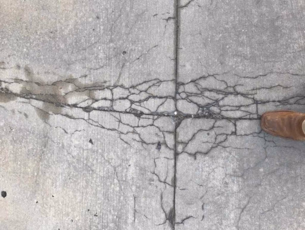 ¿Qué se debe hacer si el hormigón está en un ambiente agresivo?