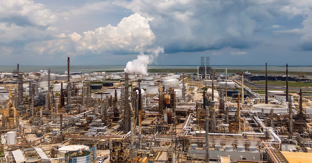 ¿Cuáles son los contaminantes más dañinos de la industria petroquímica?