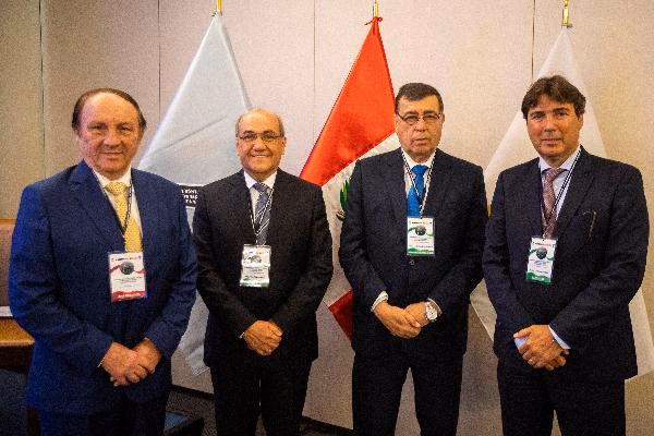 ¿Quién patrocina el Seminario de sostenibilidad?