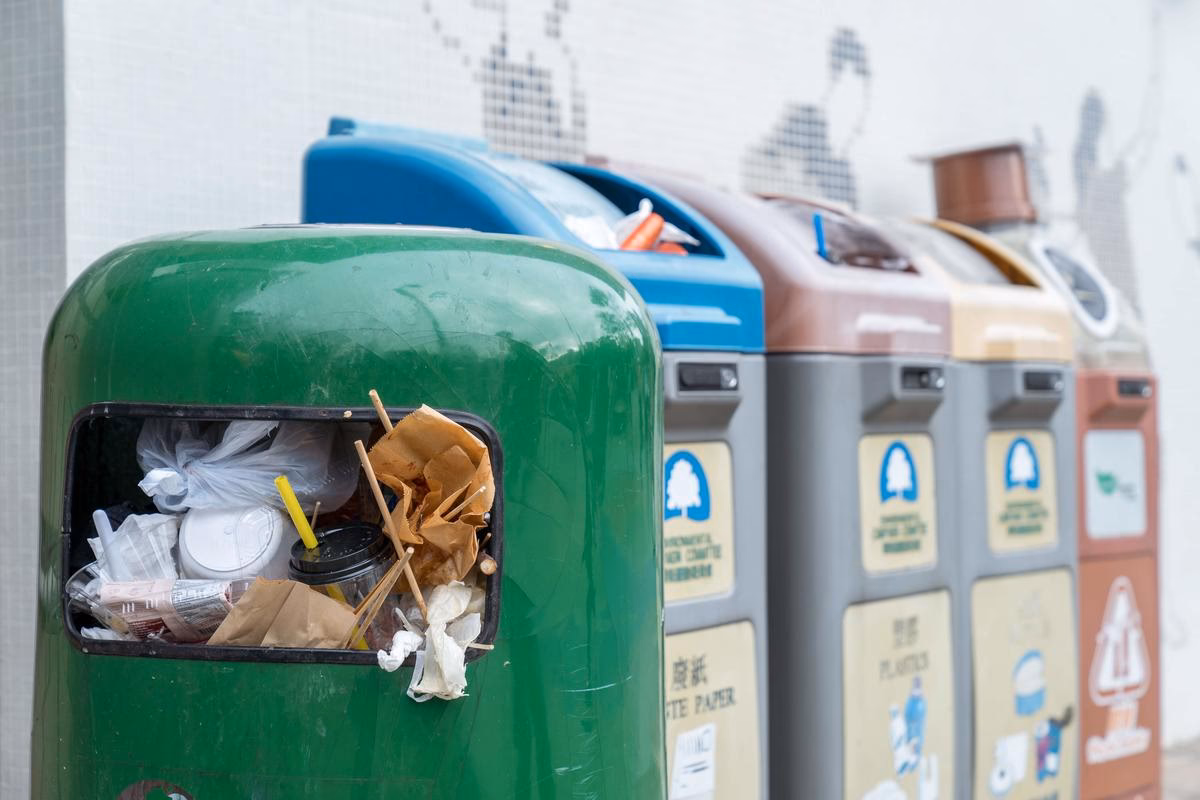 ¿Cómo se contaminan los residuos mezclados?