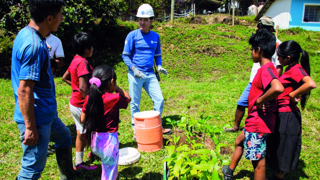 ¿Cómo se puede promover la educación ambiental en adultos?