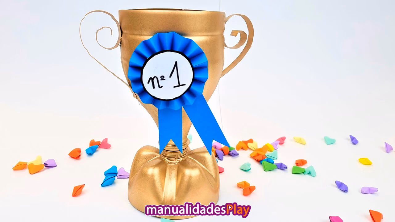 ¿Qué se incluye en el precio del diseño del trofeo?